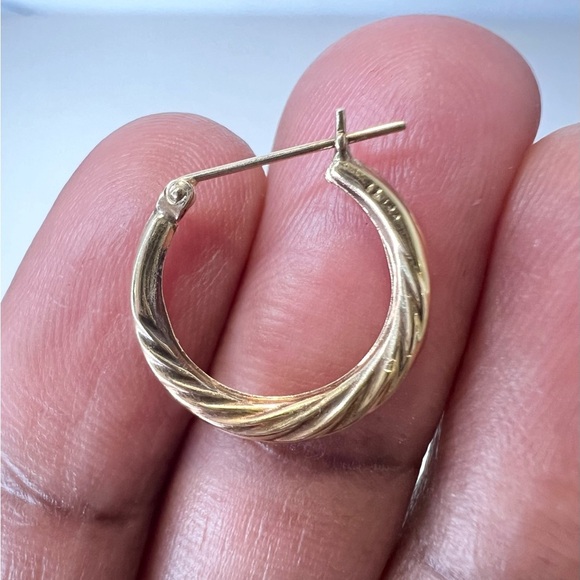 14K Pure Gold Twisted Oval Hoop Earrings - Picture 5 of 6